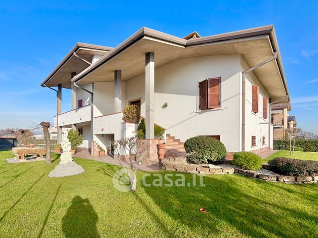 Villa in residenziale in 