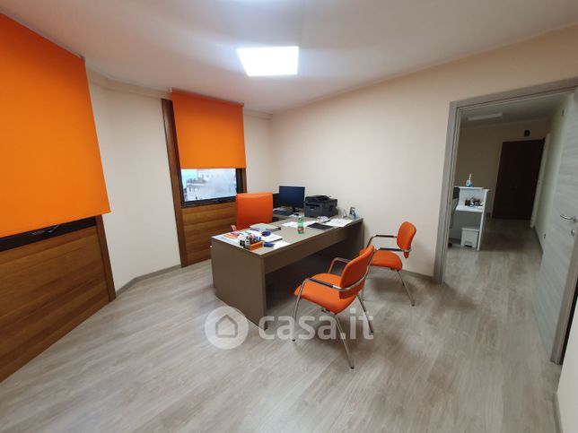 Ufficio in commerciale in Via Santa Teresa 3