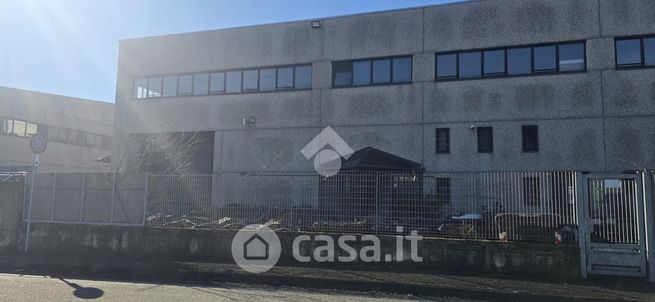 Capannone in commerciale in Via Pietro Nenni 71