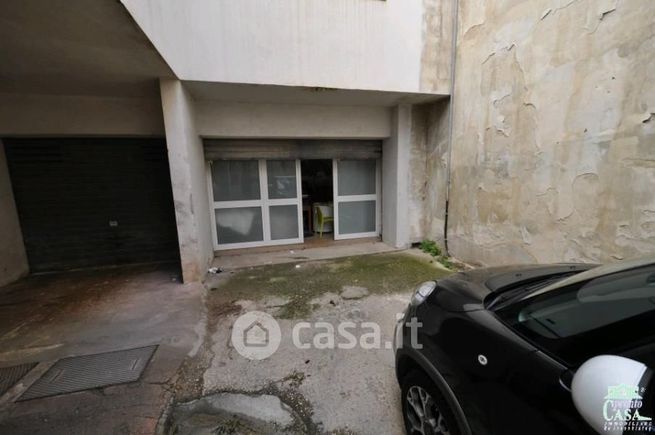 Box/posto auto in residenziale in Via Umberto Giordano