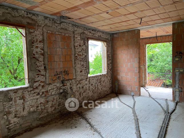 Casa bi/trifamiliare in residenziale in Via Manlio Feruglio 37