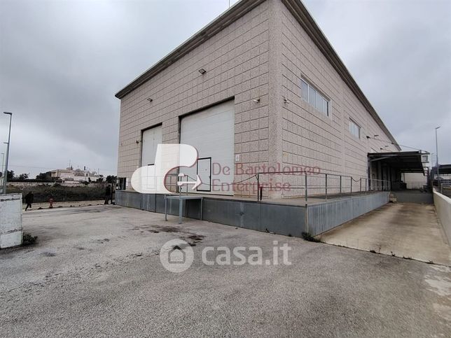 Capannone in commerciale in Via Peppino Impastato
