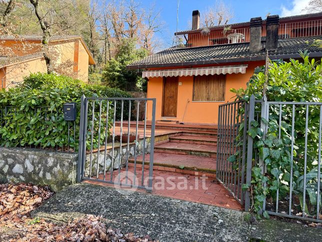 Casa bi/trifamiliare in residenziale in Località Torricella 138
