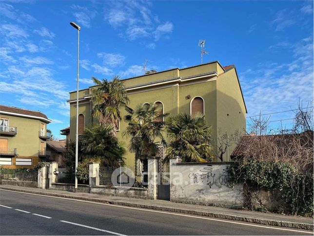 Casa bi/trifamiliare in residenziale in Via Varese 35