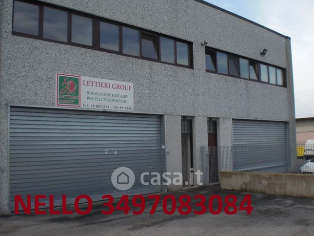 Capannone in commerciale in Via Enrico Fermi 6