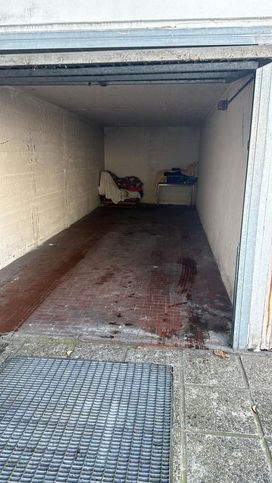 Box/posto auto in residenziale in Via Girolamo Ulloa 5