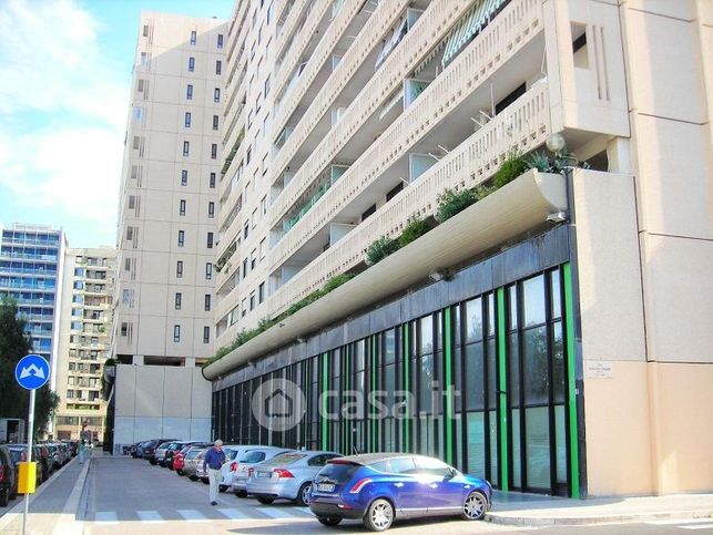 Ufficio in commerciale in Via Edmondo Caccuri