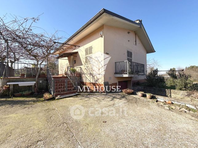 Villa in residenziale in Via Colle la Torre 9