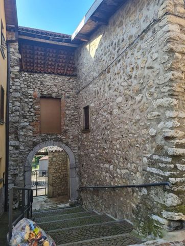 Casa indipendente in residenziale in Via Piave 8