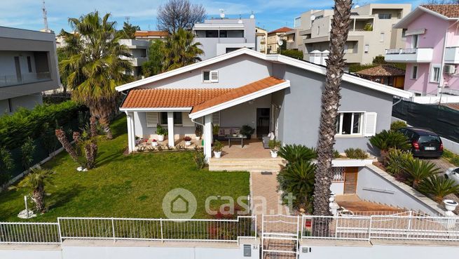 Casa indipendente in residenziale in Via Cupa 47