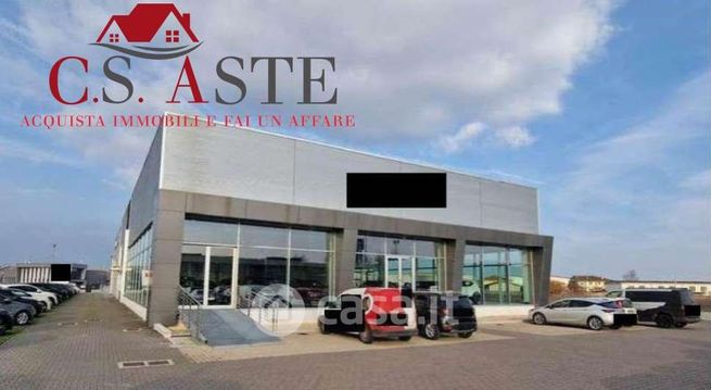 Capannone in commerciale in 