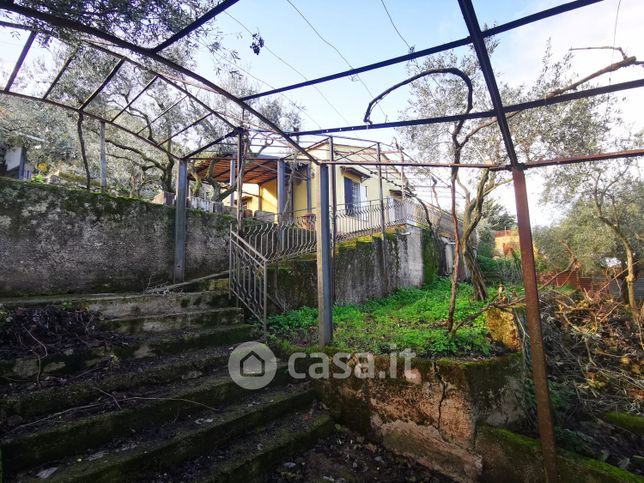 Casa indipendente in residenziale in Via Ferrovia Est 75