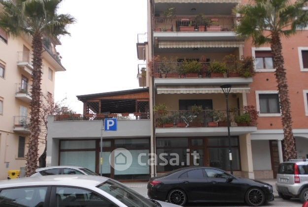 Attività/licenza (con o senza mura) in commerciale in Strada Provinciale 238