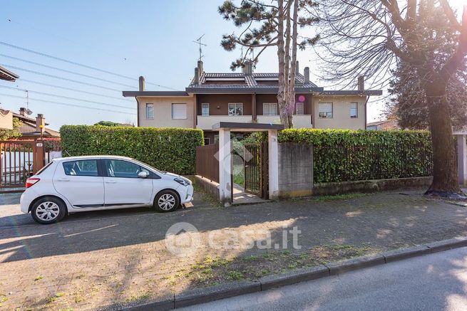 Villetta a schiera in residenziale in Viale dei Tigli 25