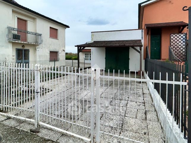 Rustico/casale in residenziale in Via Montesanto 40