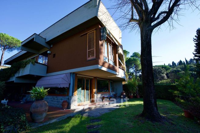 Villa in residenziale in Via dei Massoni