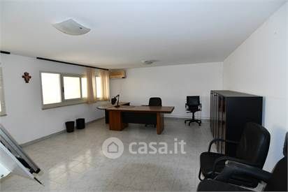 Ufficio in commerciale in Via Francesco Struppa