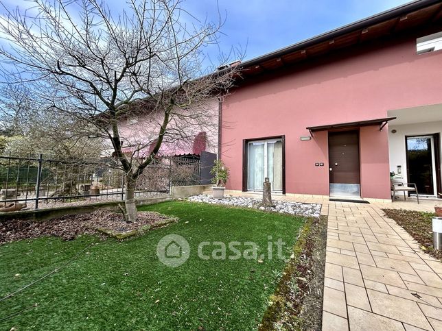 Casa bi/trifamiliare in residenziale in Via Colombare 12