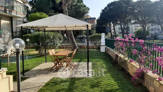 Appartamento in residenziale in Via Lago di Bolsena