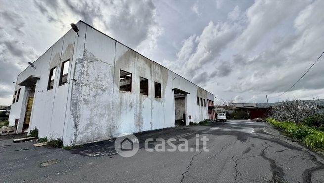 Capannone in commerciale in Strada F Zona Industriale 10