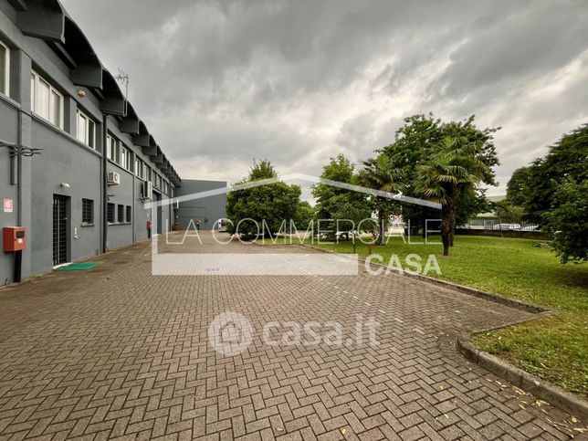 Capannone in commerciale in Via Galileo Galilei 1