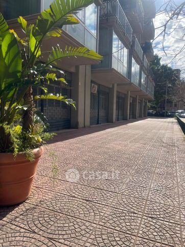 Ufficio in commerciale in Via Sacra Famiglia 32