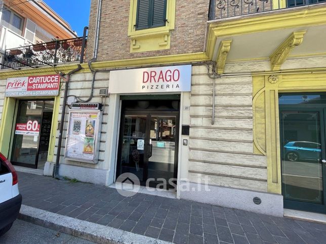 Attivitã /licenza (con o senza mura) in commerciale in Via Dante Alighieri 20