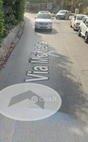Box/posto auto in residenziale in Via Montella