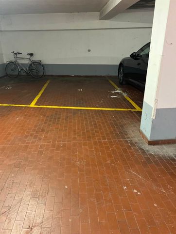 Box/posto auto in residenziale in Via Domenico Fiorani 52