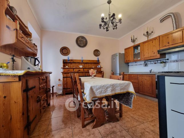 Casa indipendente in residenziale in Via Vittorio Alfieri 32