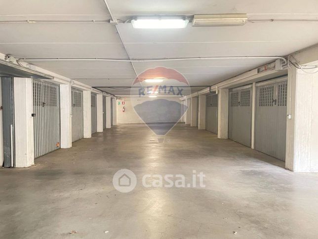 Box/posto auto in residenziale in Via Massimo D'Azeglio