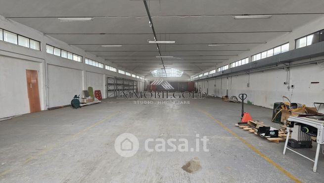 Capannone in commerciale in Via Dante Alighieri