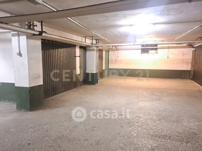 Box/posto auto in residenziale in Via Filippo Brunelleschi 1