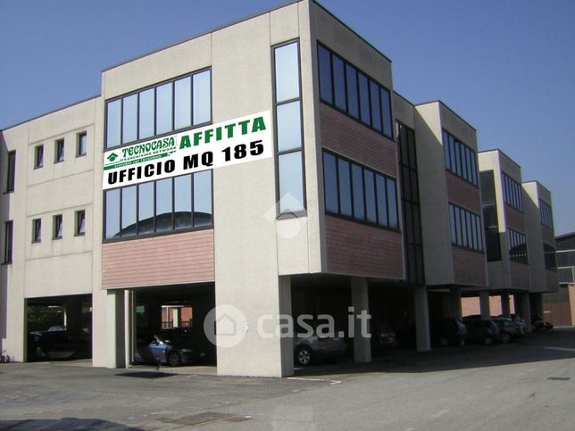 Ufficio in commerciale in Via Mascagni 42