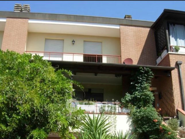 Villetta a schiera in residenziale in Via Valpinza