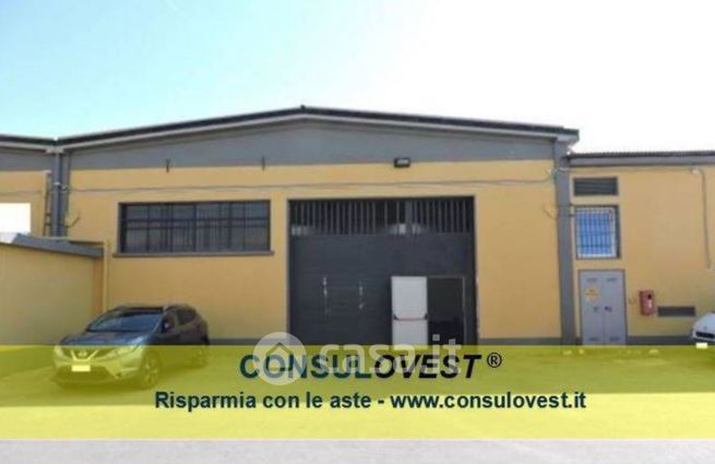 Capannone in commerciale in Quartiere Mirabella 1