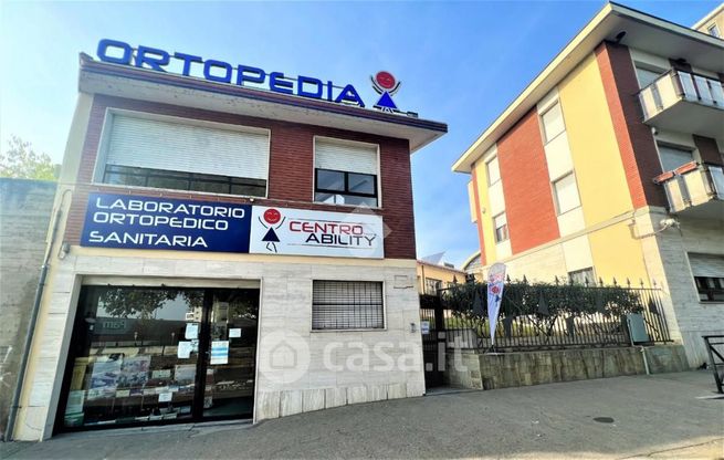 Capannone in commerciale in Corso Potenza 71