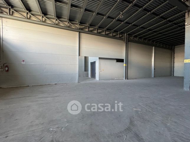 Capannone in commerciale in zona consortile