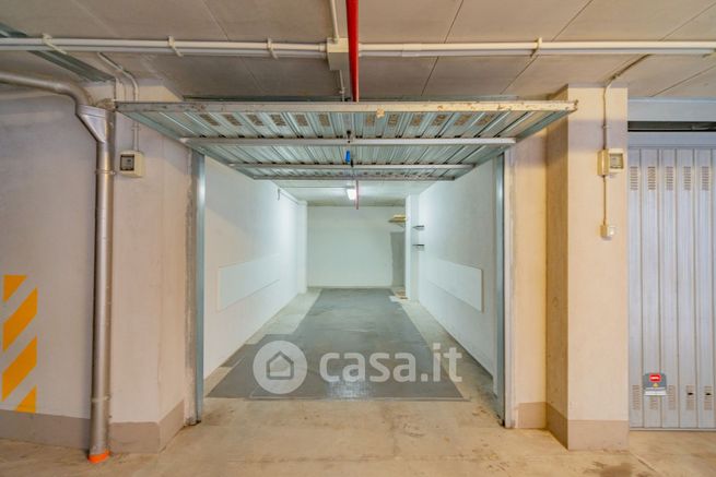 Box/posto auto in residenziale in Corso IV Novembre 12