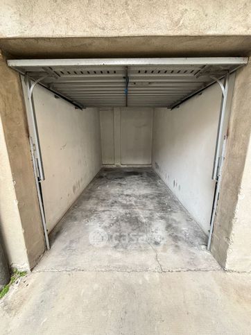 Box/posto auto in residenziale in Viale Ercole Marelli 170