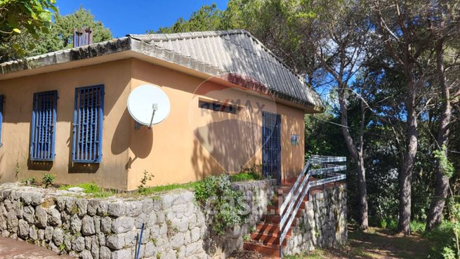 Villa in residenziale in Via San Martino delle Scale 11