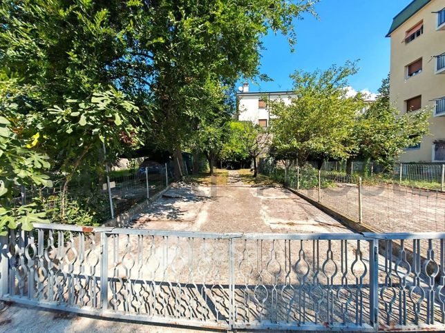 Terreno agricolo in commerciale in 