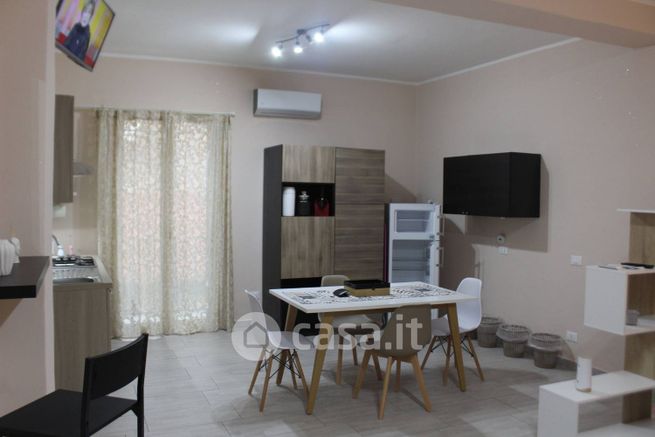 Casa indipendente in residenziale in Via Gennara 19
