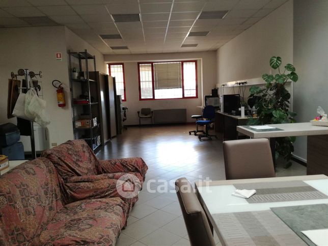 Ufficio in commerciale in 