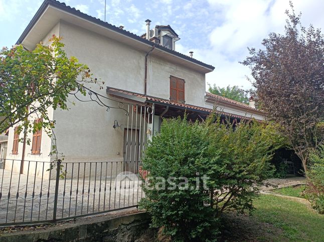 Casa indipendente in residenziale in 