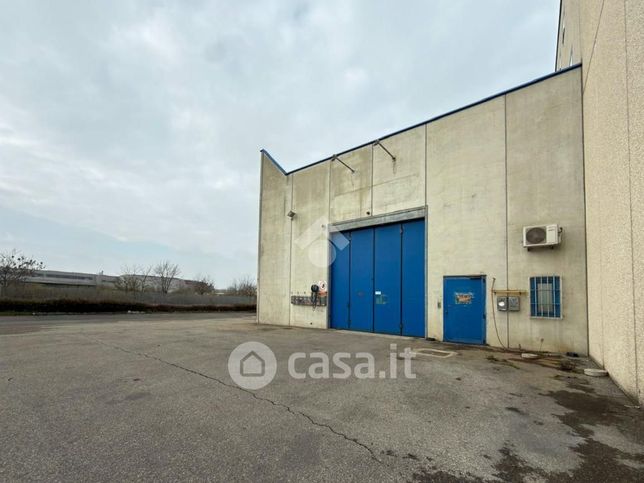 Capannone in commerciale in Via Federico Coppalati 14