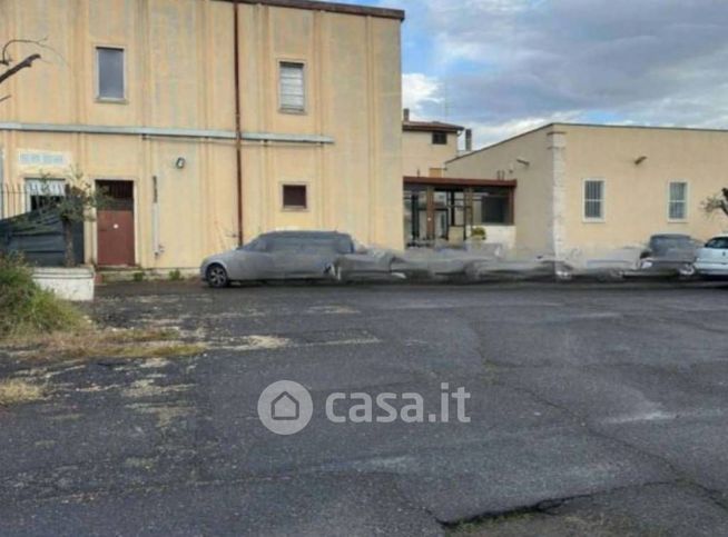 Capannone in commerciale in Via Roma