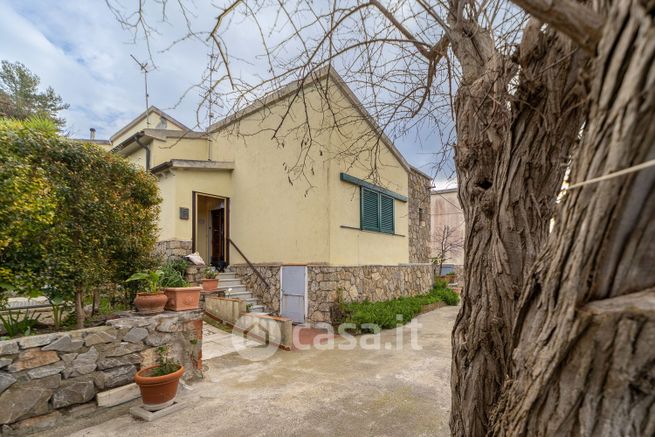 Casa bi/trifamiliare in residenziale in Località San Rocco 10