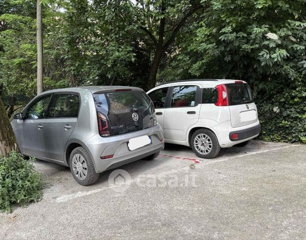 Box/posto auto in residenziale in Via del Porto 38