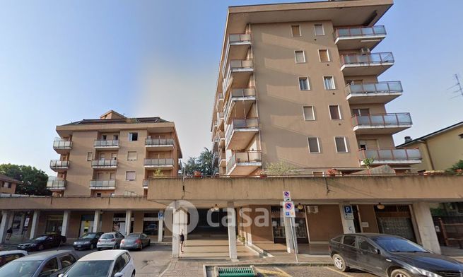 Negozio/locale commerciale in commerciale in Via Roma 1